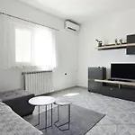 Apartamento Klimatisierte In Valica Mit Grossem Garten By Interhome
