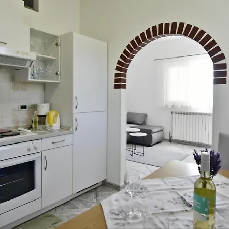 Klimatisierte In Valica Mit Grossem Garten By Interhome Apartman *