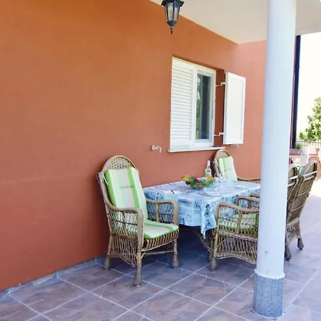 Apartman Klimatisierte In Valica Mit Grossem Garten By Interhome Umag