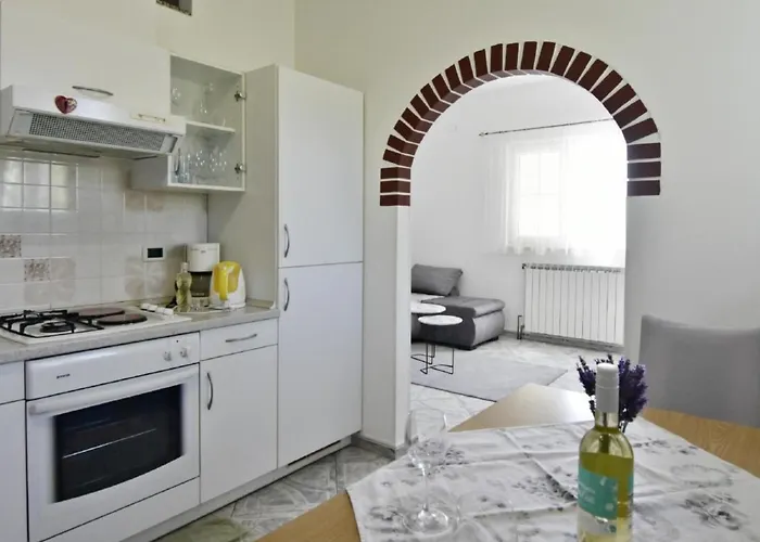 Klimatisierte In Valica Mit Grossem Garten By Interhome Apartman *