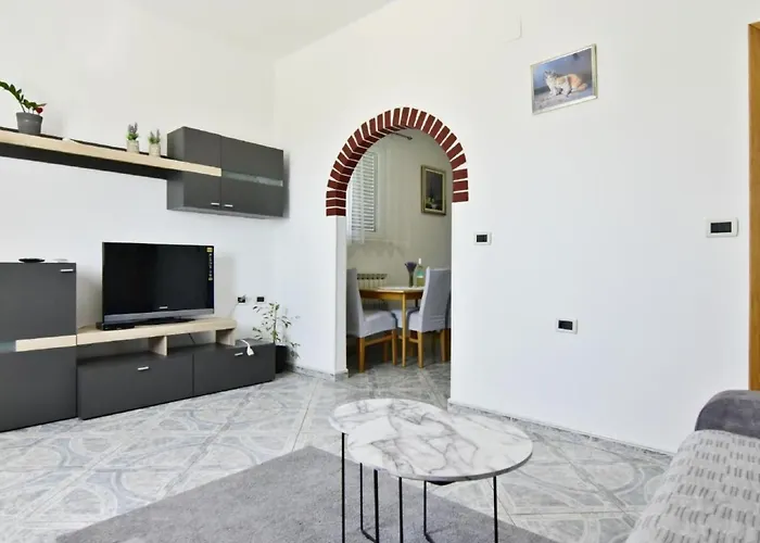 Klimatisierte In Valica Mit Grossem Garten By Interhome Apartman
