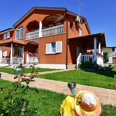 Апартаменты Klimatisierte In Valica Mit Grossem Garte By Interhome Умаг