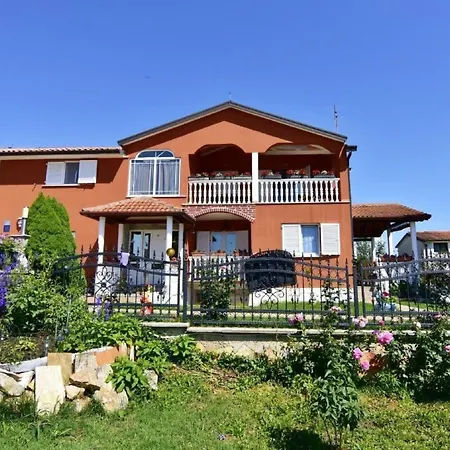 Klimatisierte In Valica Mit Grossem Garte By Interhome