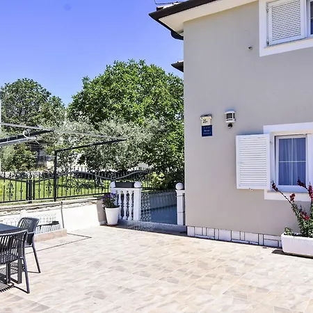 Appartement Klimatisierte In Valica Mit Grossem Garte By Interhome Umag