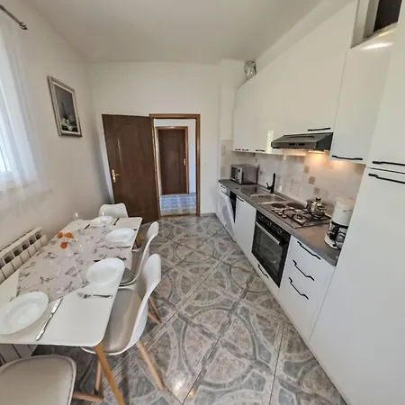 Klimatisierte In Valica Mit Grossem Garte By Interhome * Umag