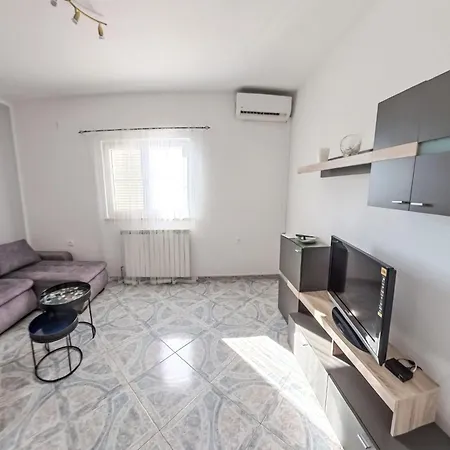 Klimatisierte In Valica Mit Grossem Garte By Interhome Umag