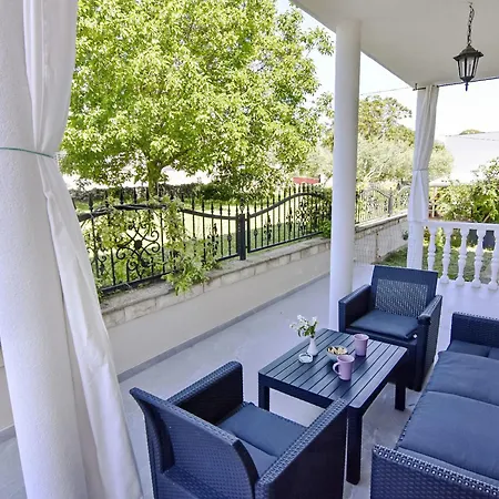 Appartement Klimatisierte In Valica Mit Grossem Garte By Interhome