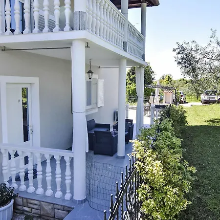 Appartement Klimatisierte In Valica Mit Grossem Garte By Interhome *