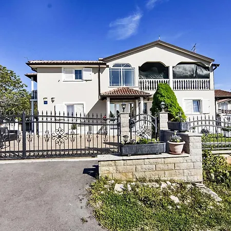 Klimatisierte In Valica Mit Grossem Garte By Interhome * Umag