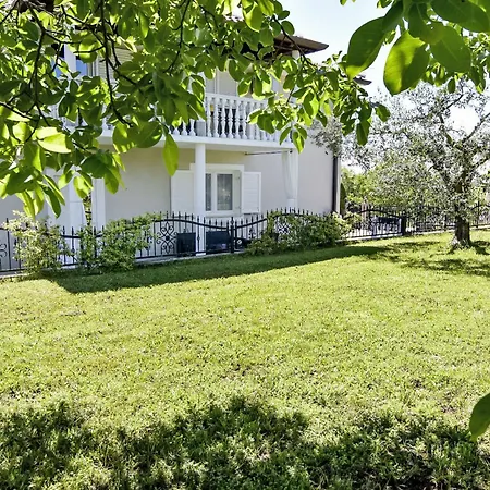 Апартаменты Klimatisierte In Valica Mit Grossem Garte By Interhome