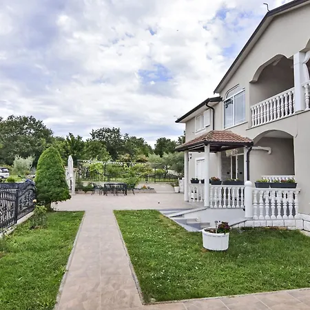 Апартаменты Klimatisierte In Valica Mit Grossem Garte By Interhome *
