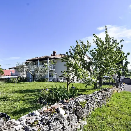 Klimatisierte In Valica Mit Grossem Garte By Interhome Umag