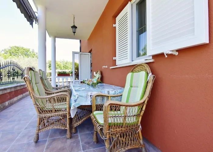 Klimatisierte In Valica Mit Grossem Garten By Interhome Apartmán