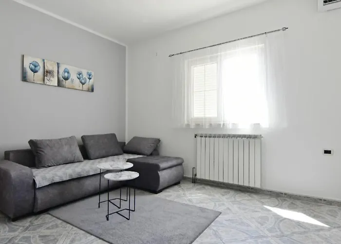 Apartmán Klimatisierte In Valica Mit Grossem Garten By Interhome *