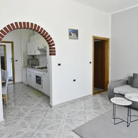 Klimatisierte In Valica Mit Grossem Garte By Interhome شقة *