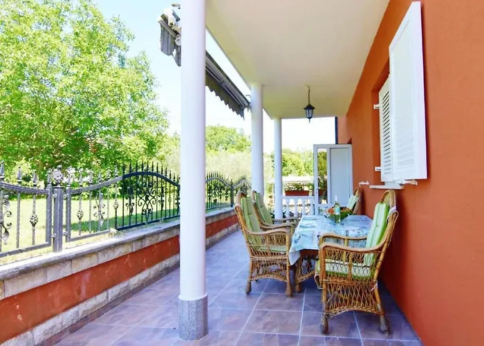 Klimatisierte In Valica Mit Grossem Garten By Interhome Umag