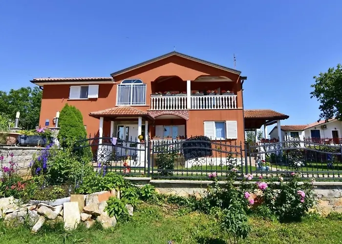 Klimatisierte In Valica Mit Grossem Garten By Interhome